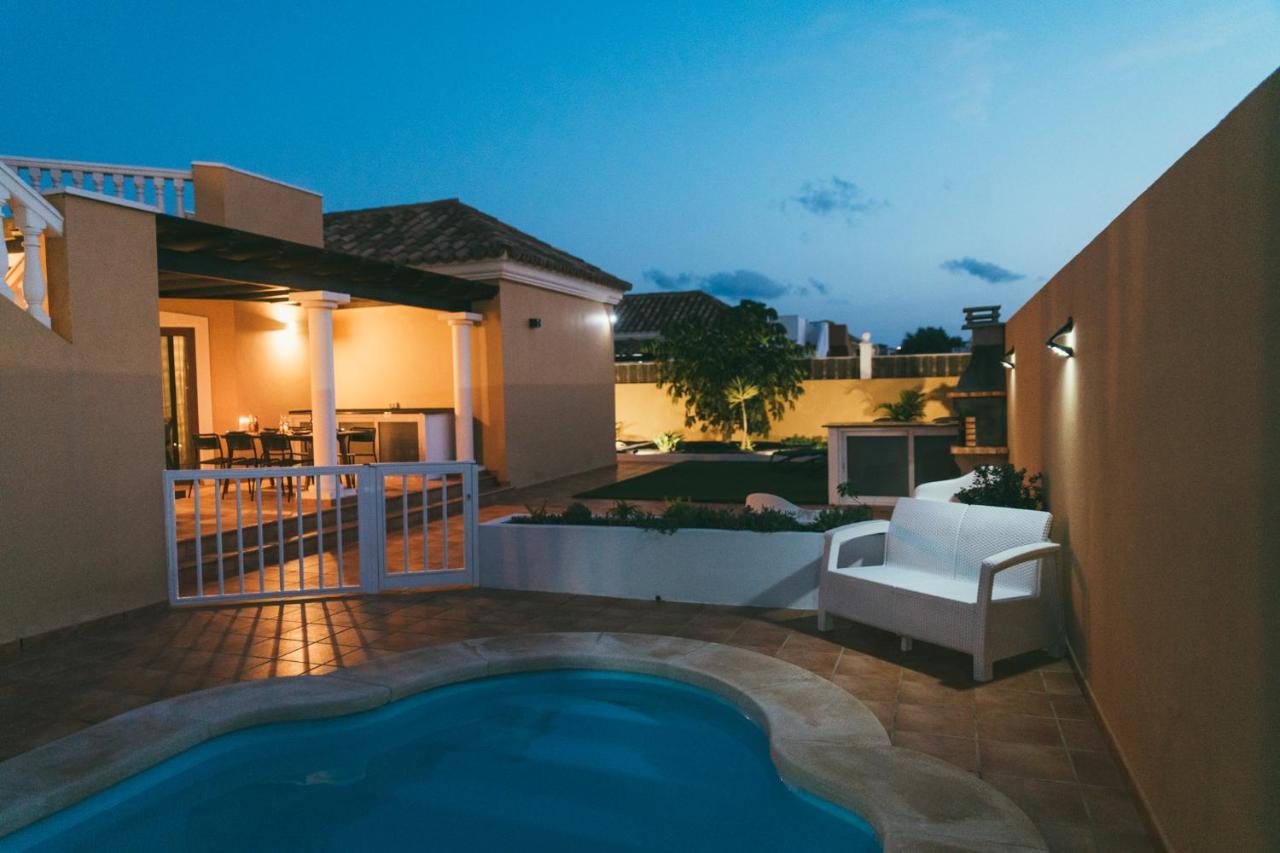 Moderne Villa Met Verwarmd Zwembad In Corralejo Extérieur photo